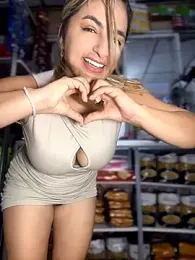 sammyqueenx21 webcam stripchat model stream image