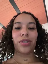 MarieLeon webcam stripchat model stream image